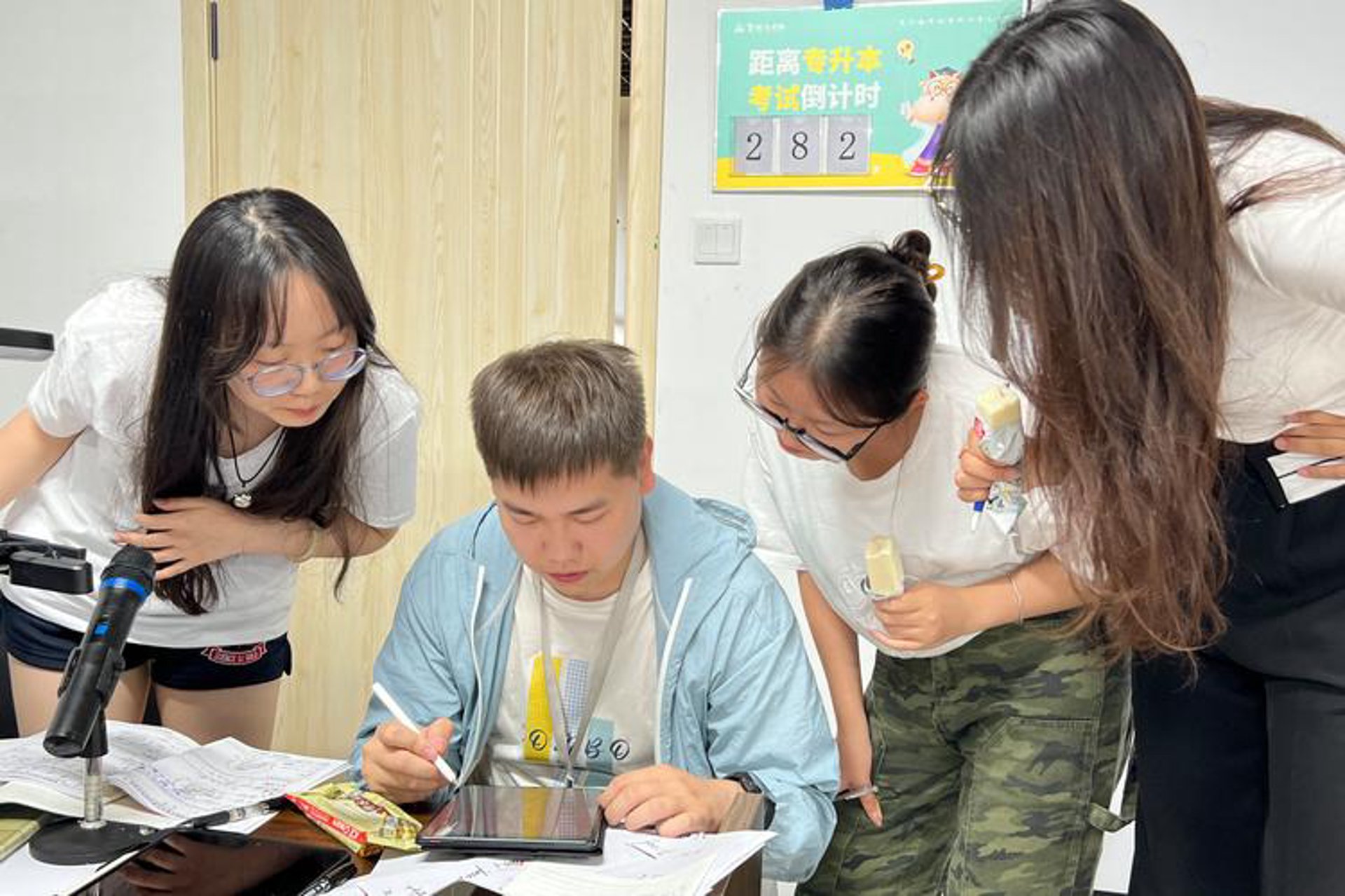 乐无忧网：行业动态引领者